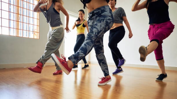 hip hop dancers rehearsing